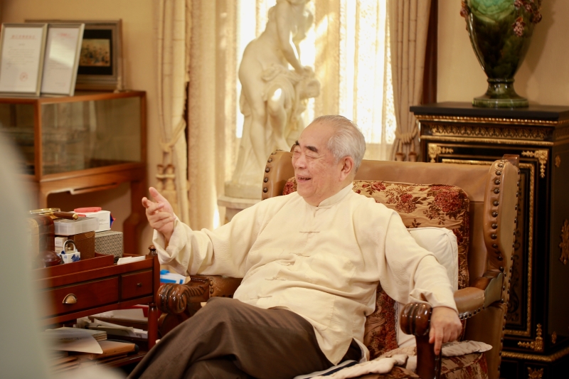 作为兼通诗书画,文史哲,儒释道易的国学大师和书画大师,范曾先生拨冗