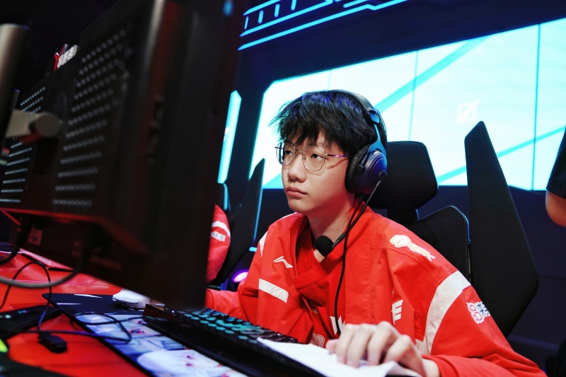 WE电子竞技俱乐部成员比赛现场